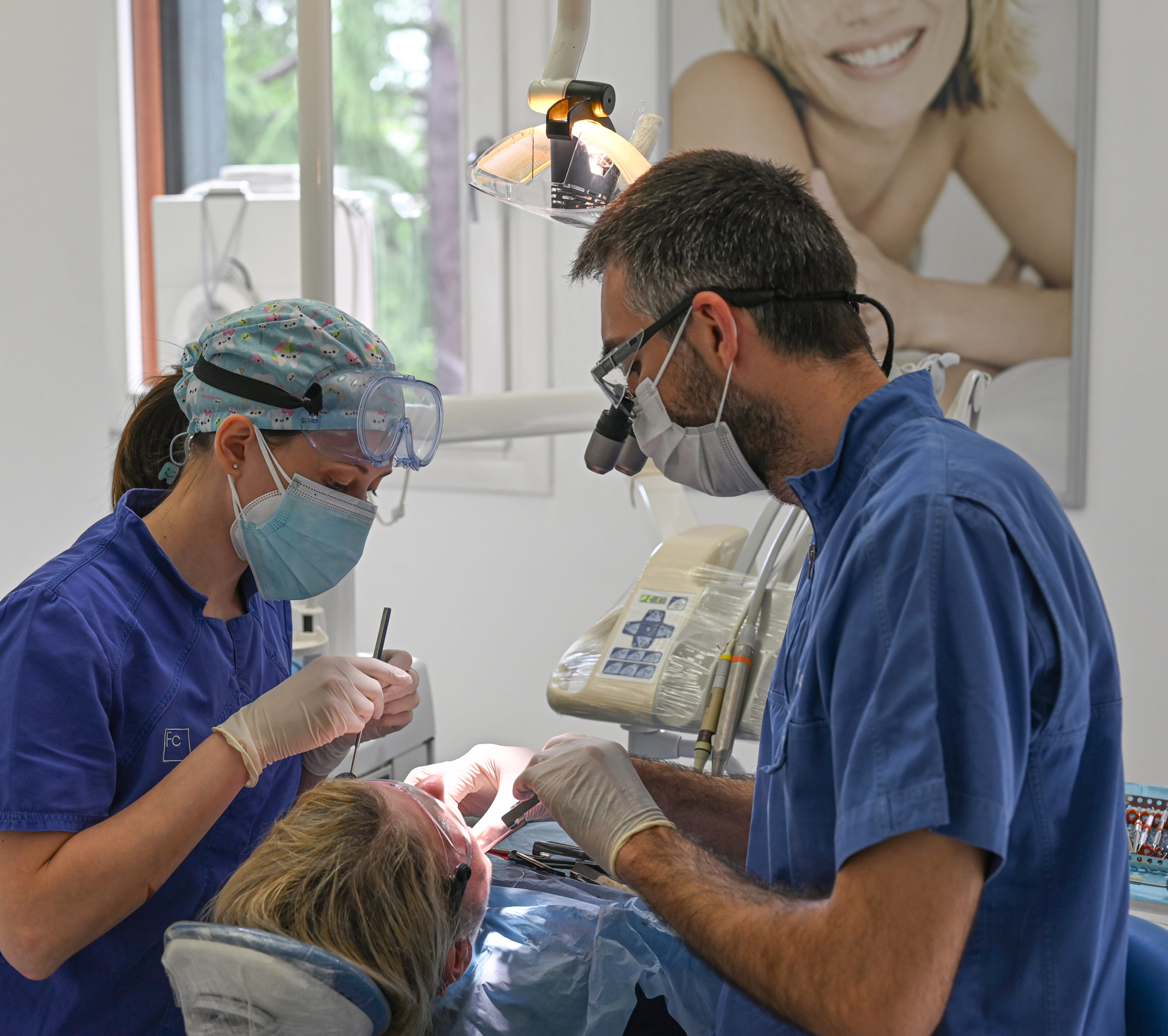 Cosa fare se le tue faccette dentali si staccano